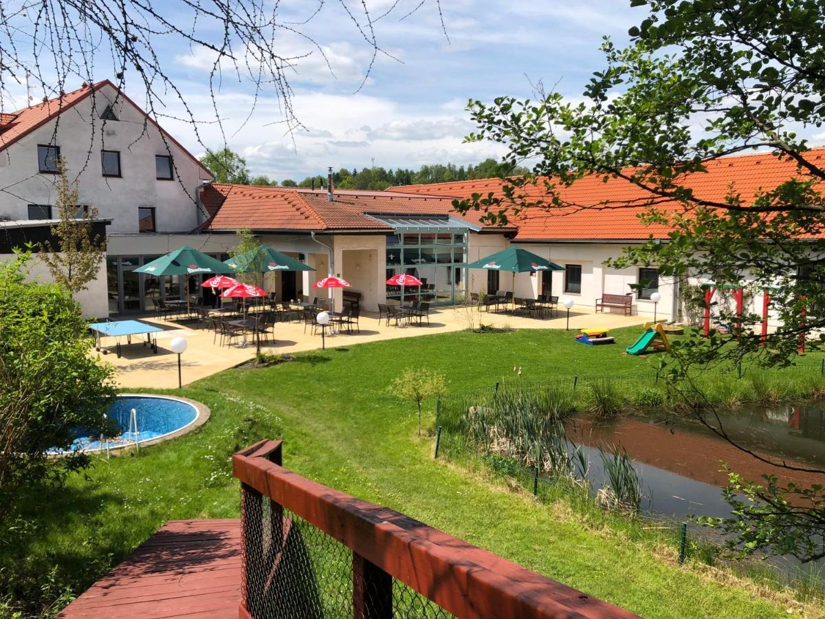 Hotel Mlyn - Jihlava Vilanec Exterior photo